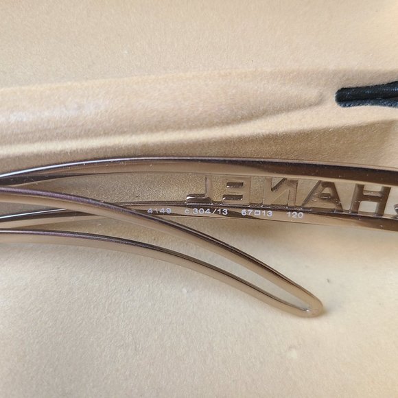 100% authentic CHANEL Sunglasses - Picture 5 of 17